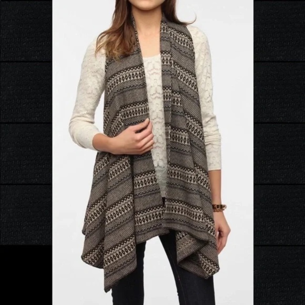 Urban Outfitters Staring at Stars Open Cardigan Vest Black & White